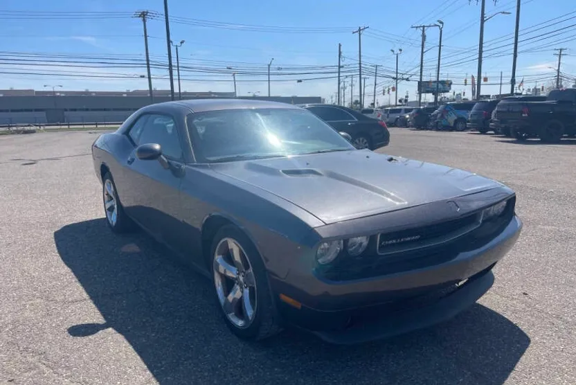 2014 Dodge Challenger SXT photo 1