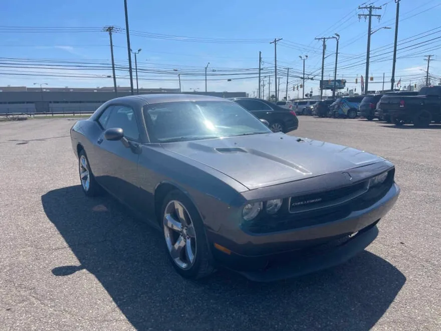 2014 Dodge Challenger SXT photo 1