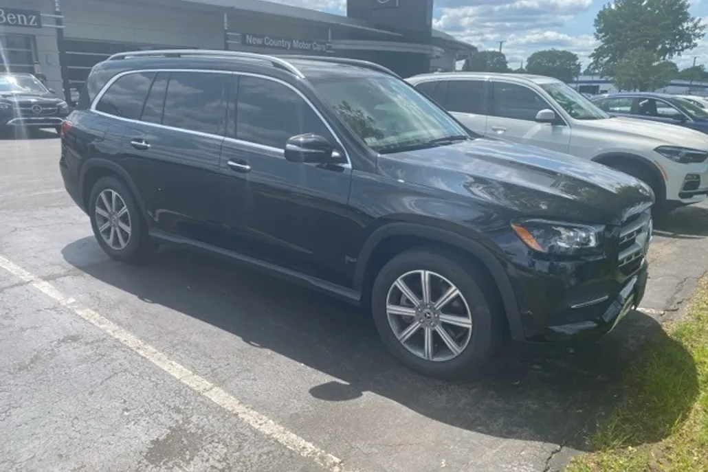 2023 Mercedes Benz GLS 450 4MATIC photo 1