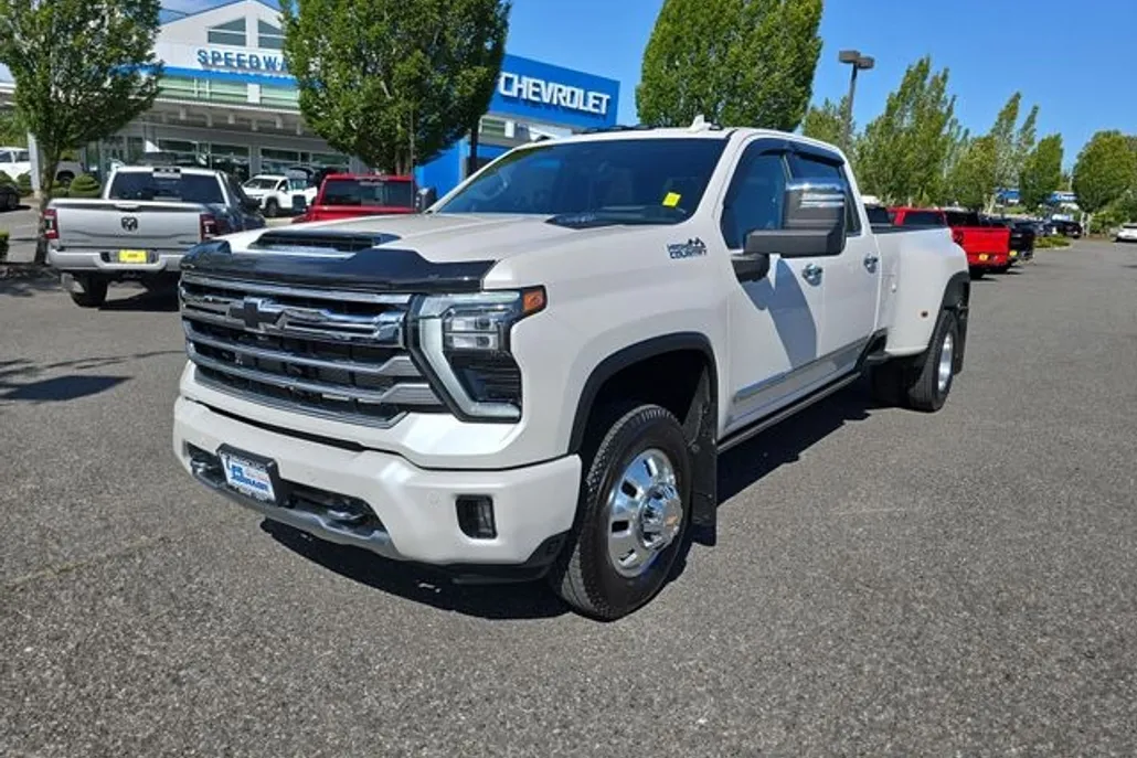 2025 Chevrolet Silverado 3500HD High Country photo 1