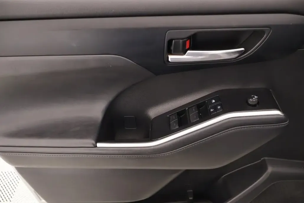 2021 Toyota Highlander XLE photo 1