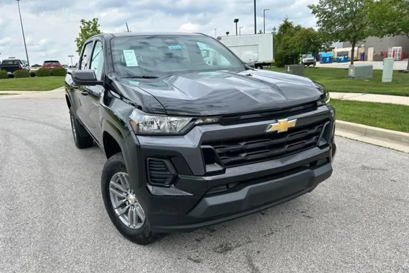 2025 Chevrolet Colorado Work Truck LT photo 1