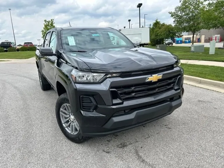 2025 Chevrolet Colorado Work Truck LT photo 1