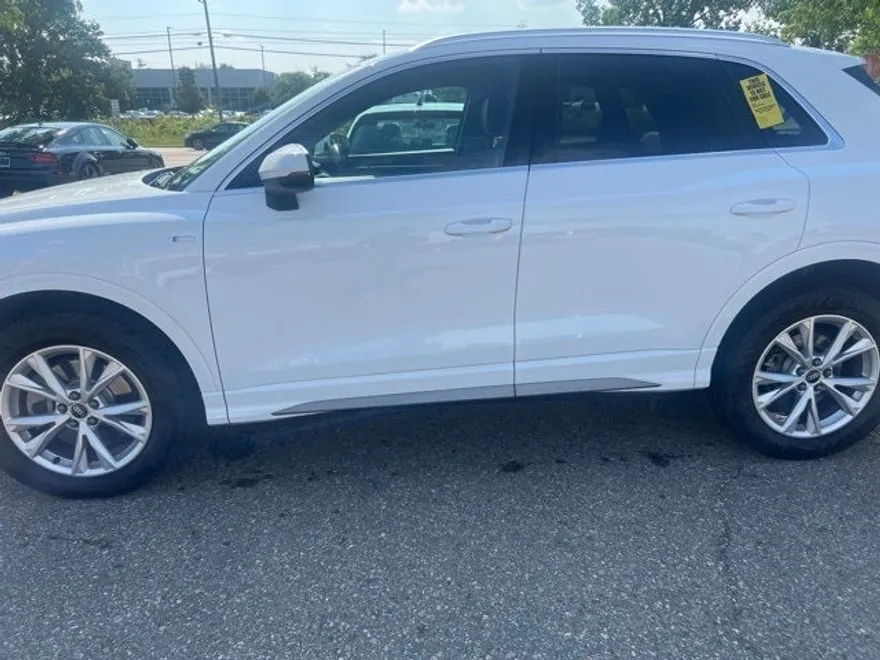 2023 Audi Q3 S line Premium photo 1