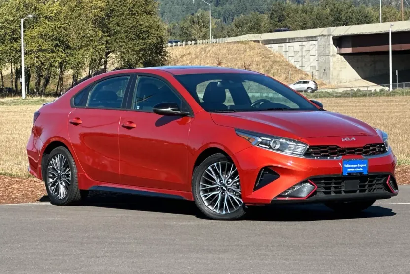 2022 Kia Forte GT-Line photo 1