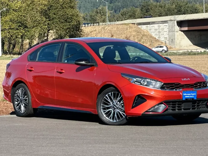 2022 Kia Forte GT-Line photo 1