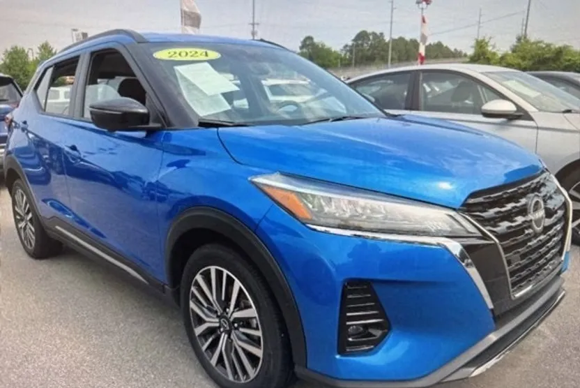 2024 Nissan Kicks SR photo 1