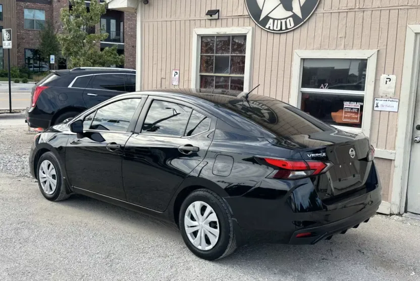 2021 Nissan Versa S photo 1