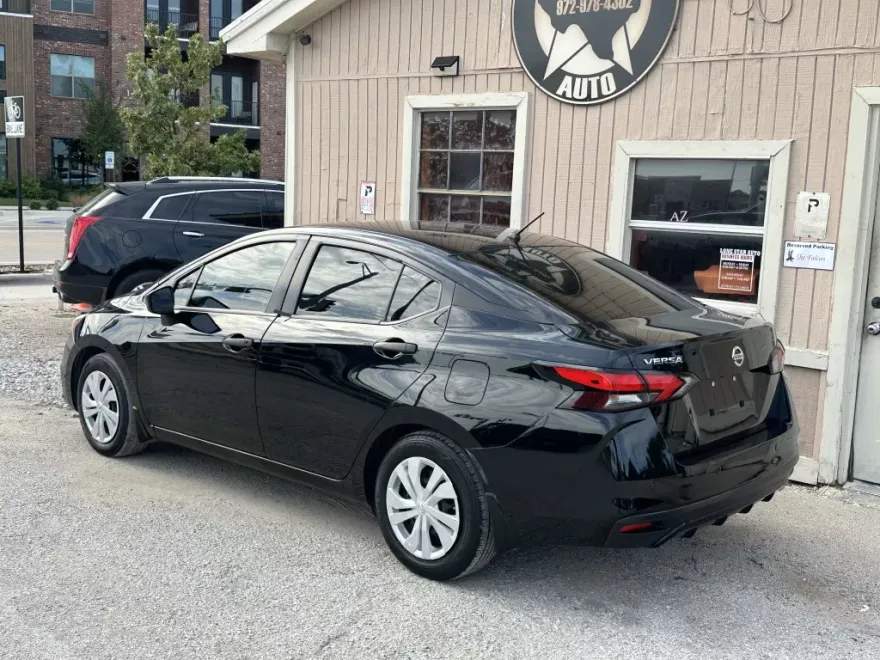 2021 Nissan Versa S photo 1