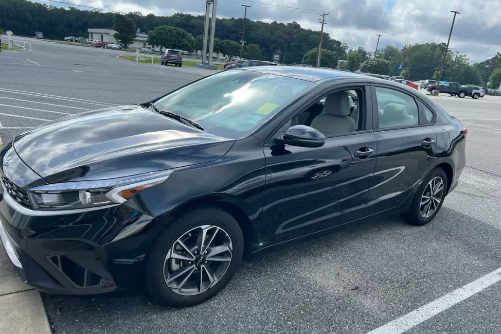 2023 Kia Forte LXS photo 1