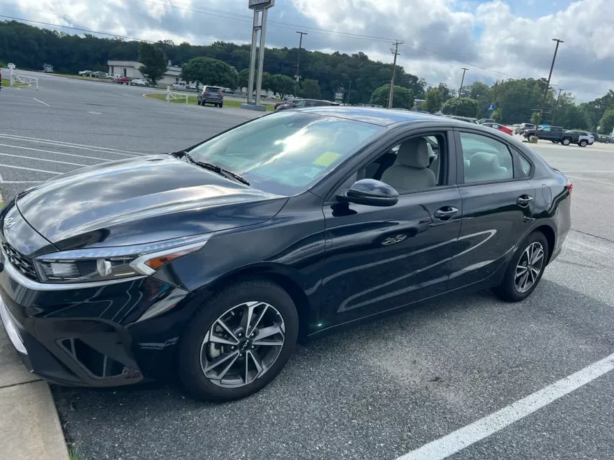 2023 Kia Forte LXS photo 1
