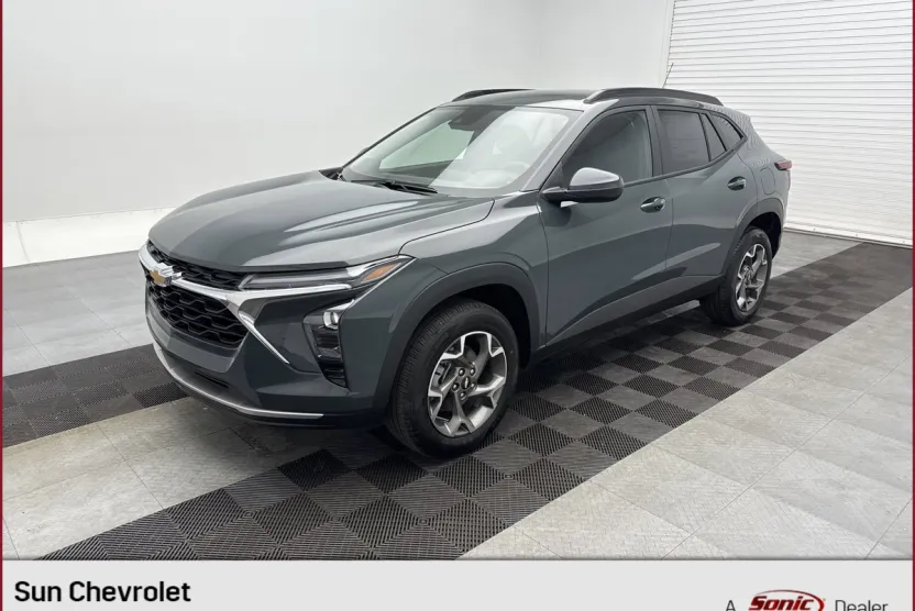 2025 Chevrolet Trax LT photo 1