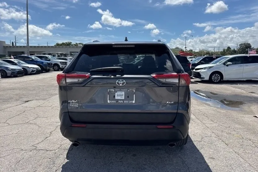 2022 Toyota RAV4 XLE Premium photo 1