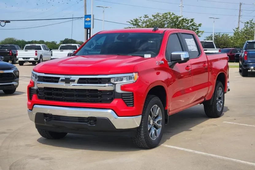 2026 Chevrolet Silverado 1500 LT photo 1