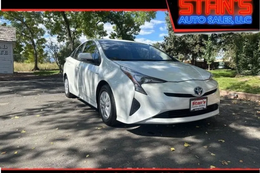 2016 Toyota Prius Two photo 1