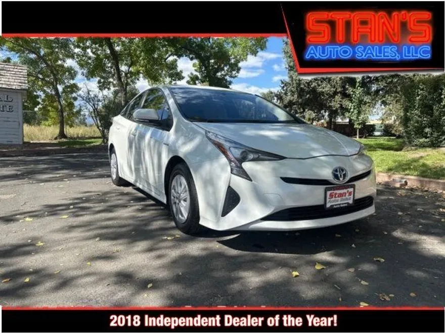 2016 Toyota Prius Two photo 1