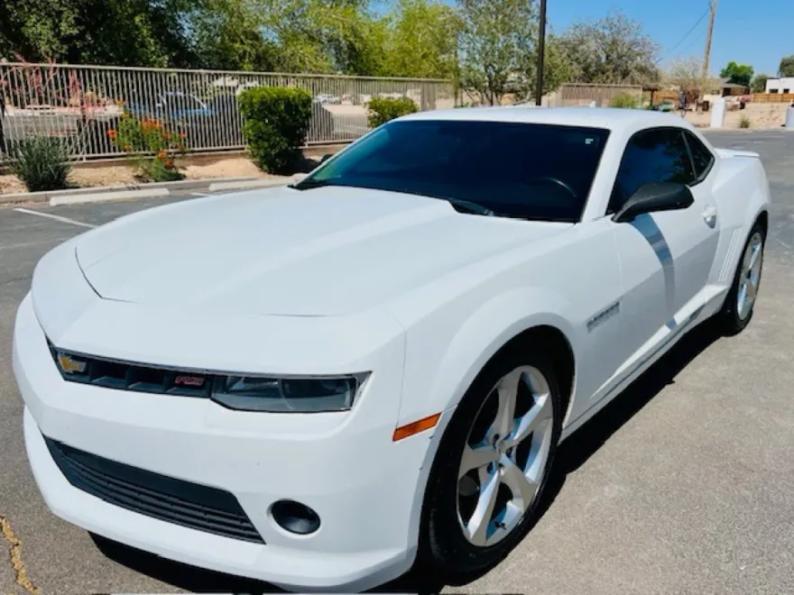 2015 Chevrolet Camaro 1LT photo 1