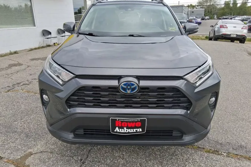 2019 Toyota RAV4 Hybrid XLE photo 1