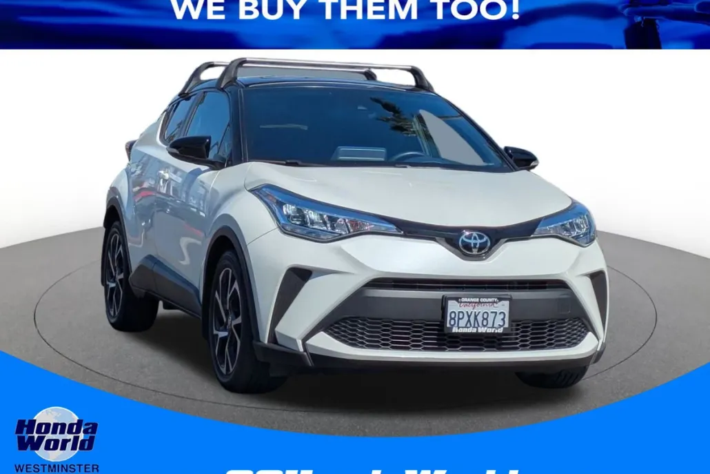 2020 Toyota C-HR LE photo 1