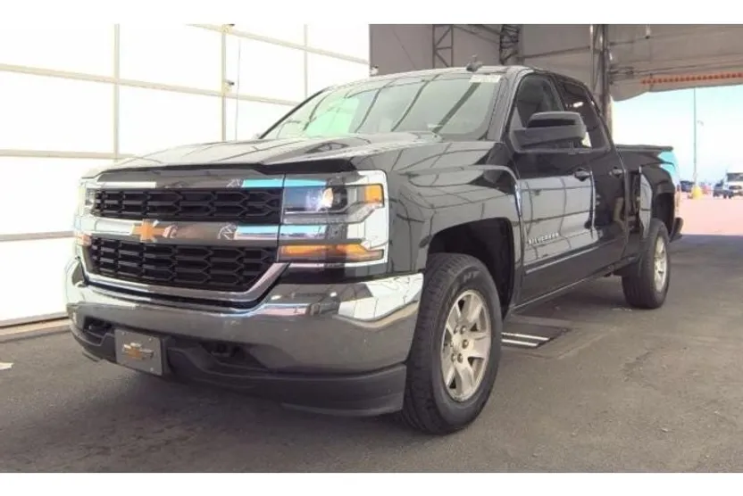 2019 Chevrolet Silverado LT photo 1