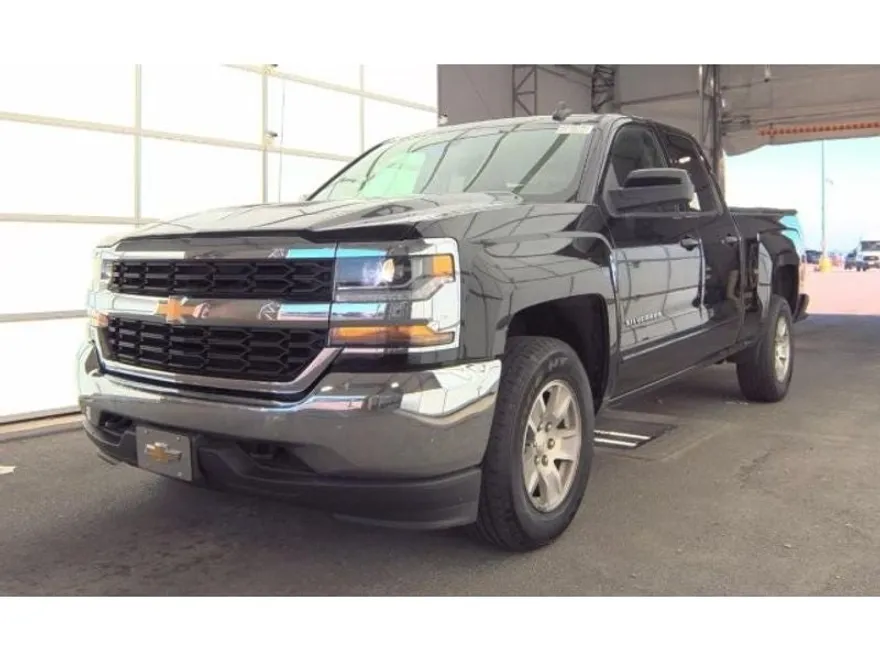 2019 Chevrolet Silverado LT photo 1