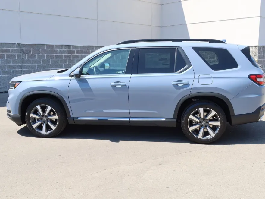 2025 Honda Pilot Touring photo 1