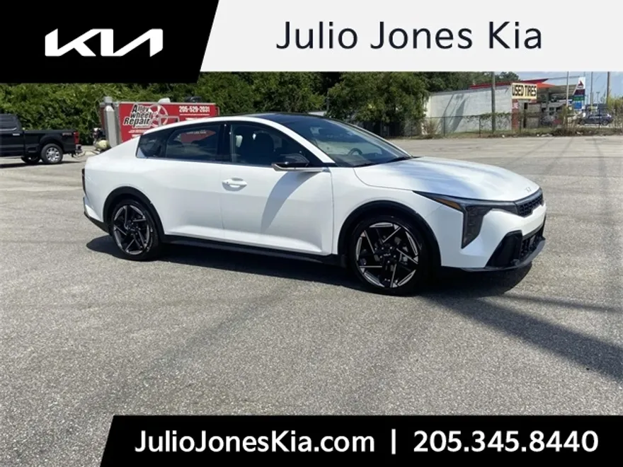 2025 Kia K4 GT-Line photo 1