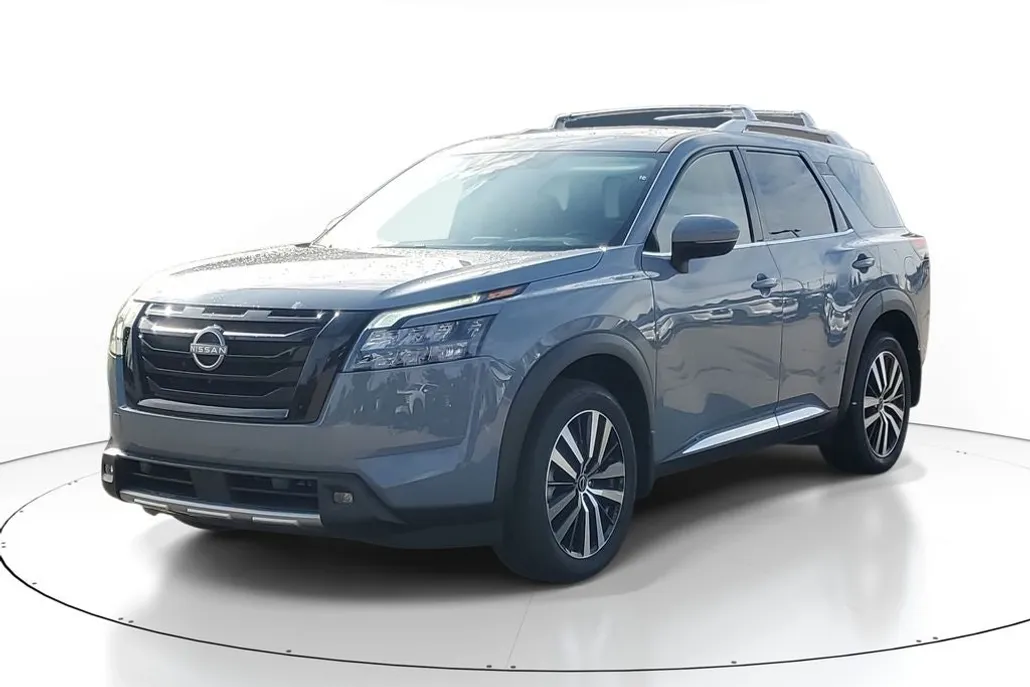 2025 Nissan Pathfinder Platinum photo 1