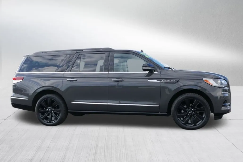 2022 Lincoln Navigator Black Label photo 1