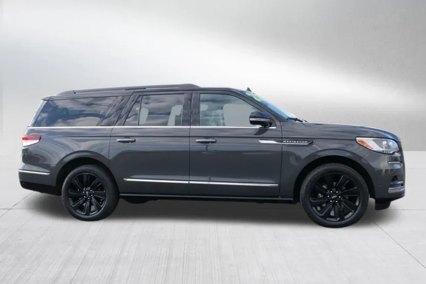 2022 Lincoln Navigator Black Label photo 1