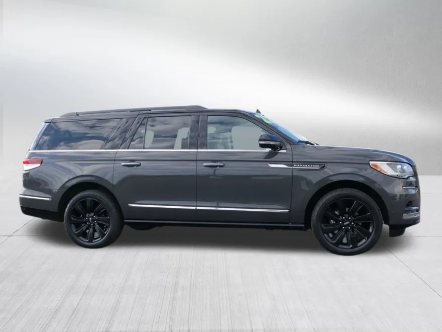 2022 Lincoln Navigator Black Label photo 1