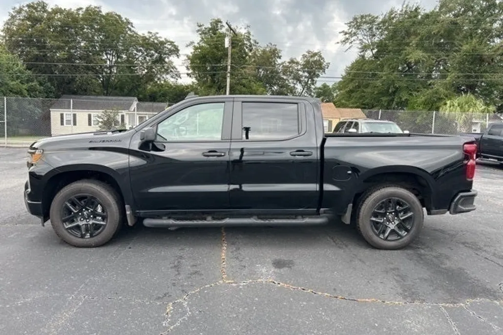 2025 Chevrolet Silverado 1500 Custom photo 1