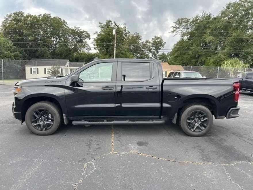 2025 Chevrolet Silverado 1500 Custom photo 1