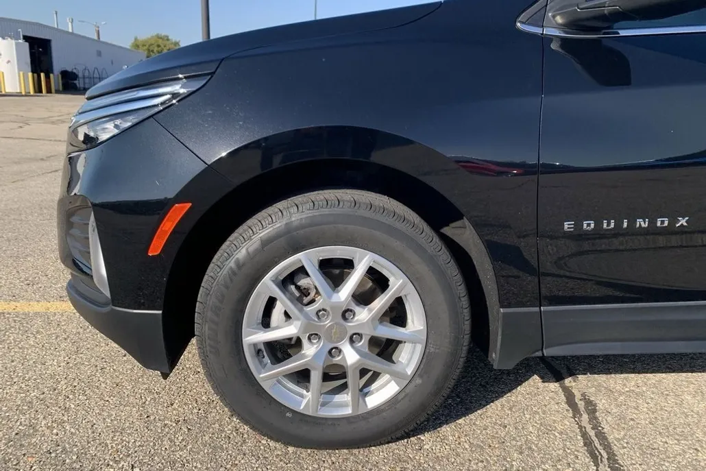 2022 Chevrolet Equinox LT photo 1