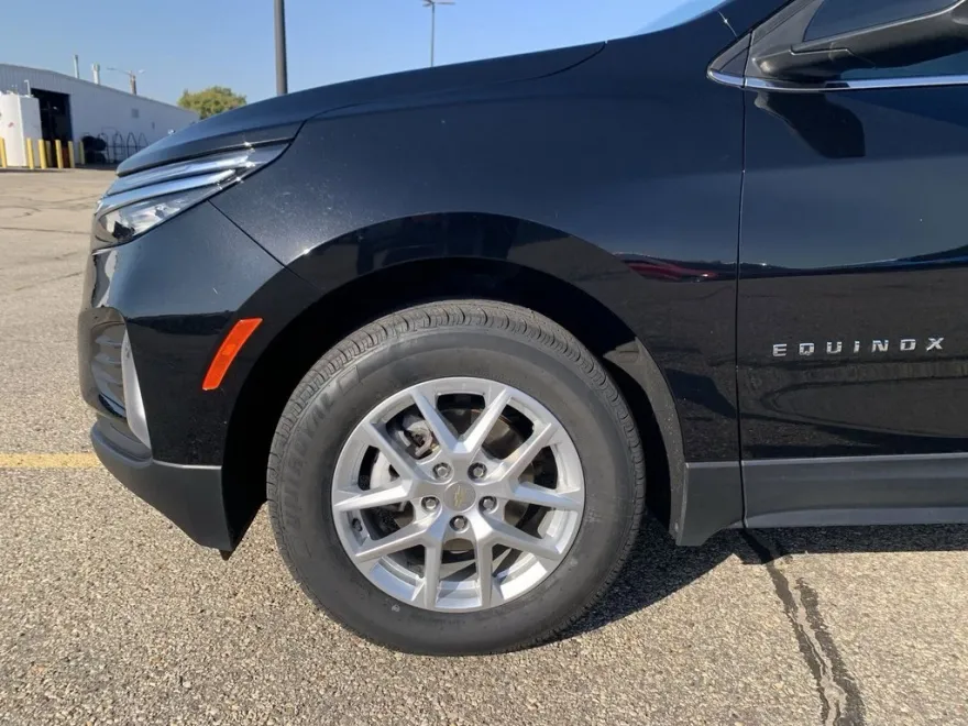 2022 Chevrolet Equinox LT photo 1