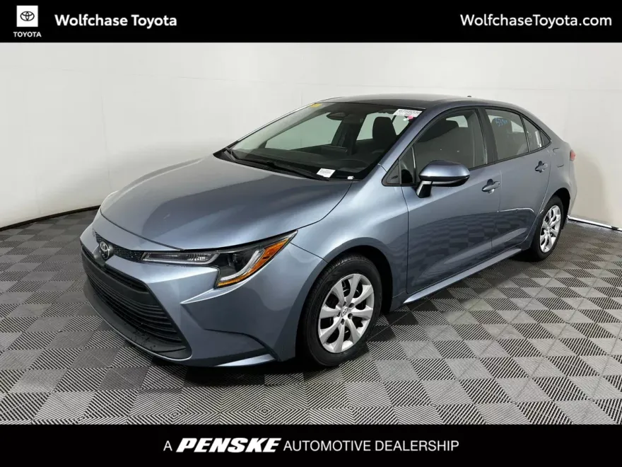 2024 Toyota Corolla LE photo 1