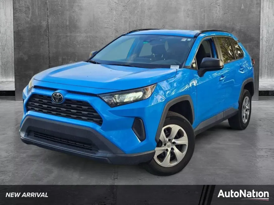 2019 Toyota RAV4 LE photo 1