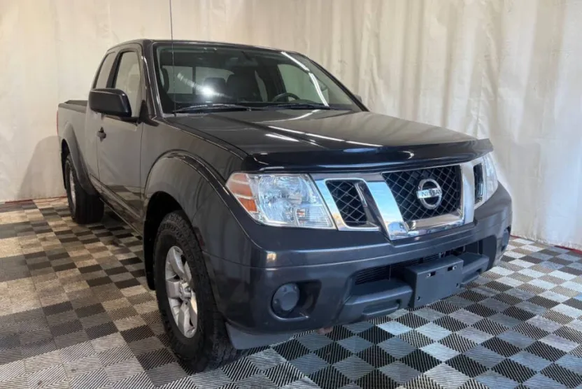 2012 Nissan Frontier SV photo 1