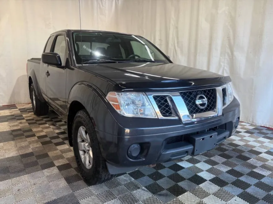 2012 Nissan Frontier SV photo 1