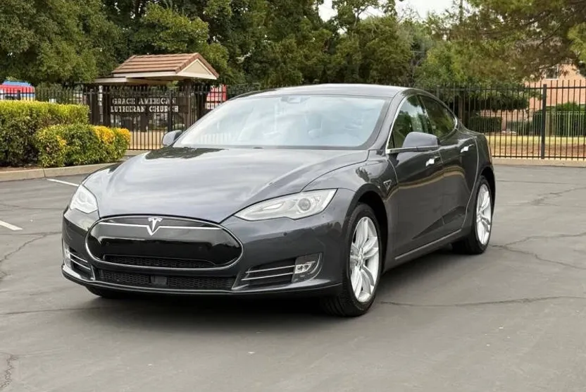 2014 Tesla Model S P85 photo 1