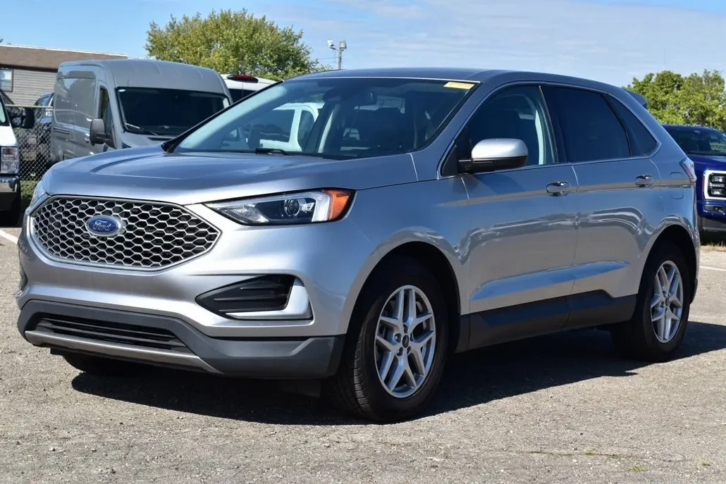 2023 Ford Edge SEL photo 1