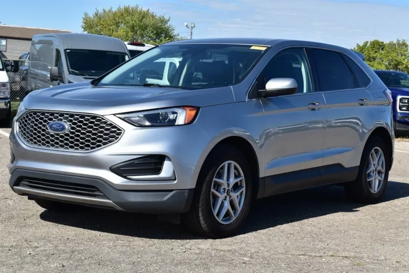 2023 Ford Edge SEL photo 1