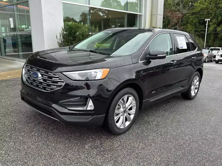 2024 Ford Edge Titanium photo 1