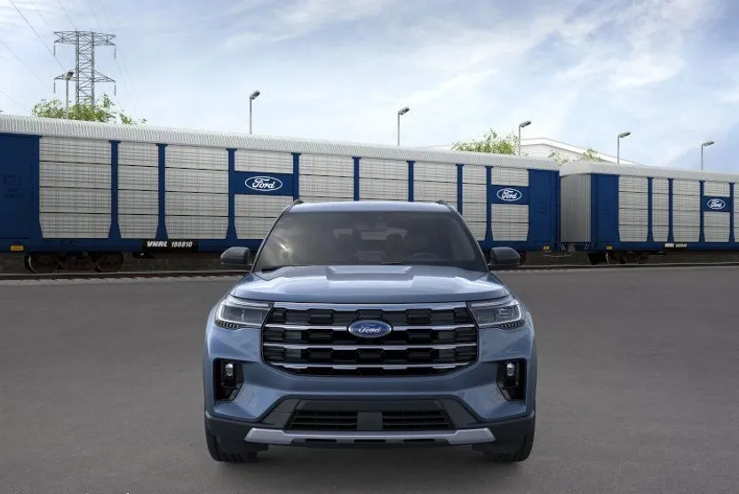2025 Ford Explorer photo 1