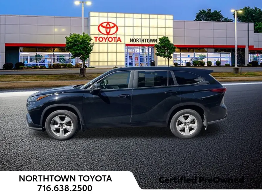 2023 Toyota Highlander LE photo 1