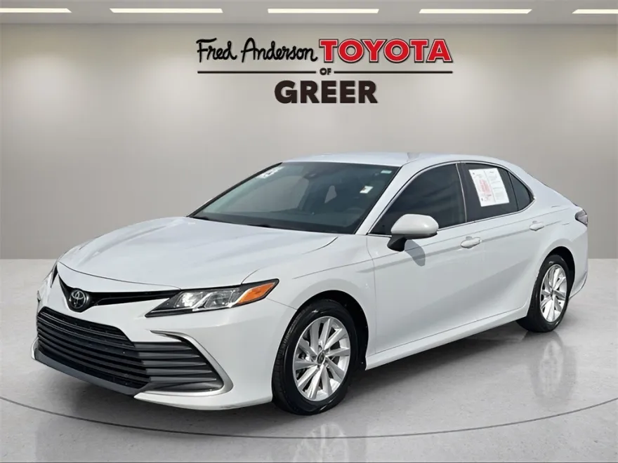 2023 Toyota Camry LE photo 1