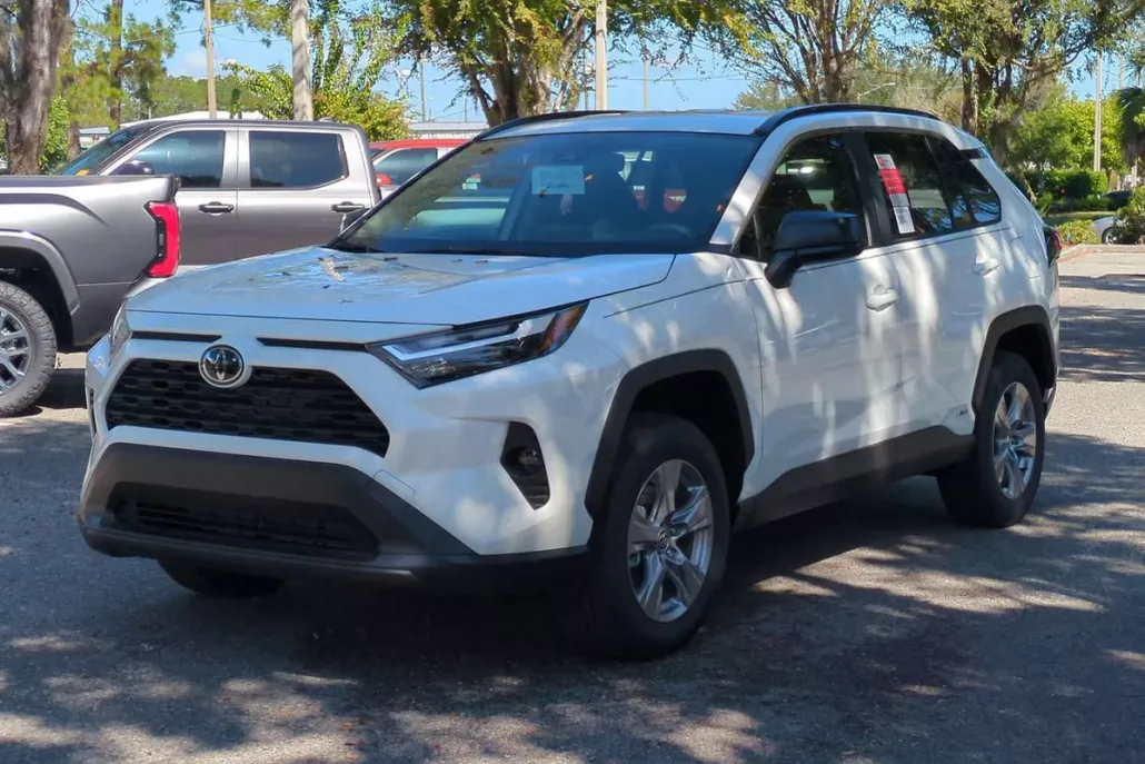 2025 Toyota RAV4 Hybrid LE photo 1