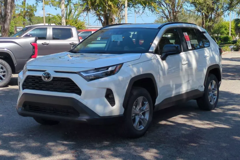 2025 Toyota RAV4 Hybrid LE photo 1
