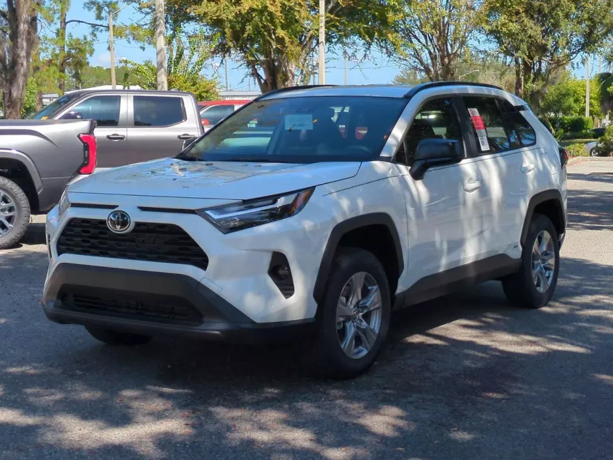 2025 Toyota RAV4 Hybrid LE photo 1