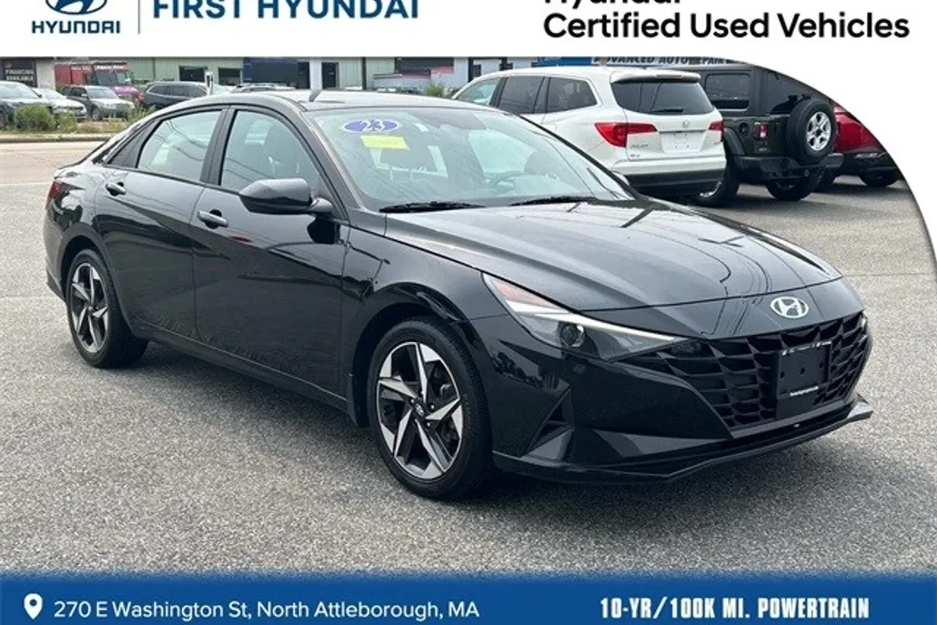 2023 Hyundai Elantra SEL photo 1